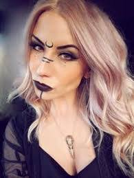 Jess Henry's Instagram, Twitter & Facebook