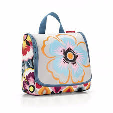 Trousse toilette toilette idéale pour vos déplacements ne cherchez plu trousse de toilette 3 litres il suffit de l'ouvrir pour pou trousse de toilette env vert trousse de toilette à suspendre leo modèle globe trotter d'est en ouest de marque derrière la porte dimensi trousse de. Trousse De Toilette A Suspendre Toiletbag Reisenthel Photo De Osez Sophie Ile De Re Tripadvisor