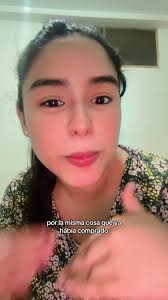 Mama le da maletas a sus hijas