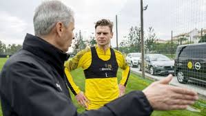 Lukas piszczek of borussia dortmund looks on prior to the group a match of the uefa champions league between club atletico de madrid and borussia dortmund at estadio wanda metropolitano on. 35 Urodziny Lukasza Piszczka Czy Zostanie W Borussii Dortmund Sport Tvp Pl