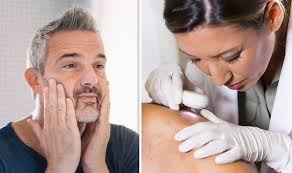 The sore might persist for weeks, or appear to heal and then come back. Skin Cancer Symptoms Five Warning Signs Of A Basal Cell Carcinoma Toysmatrix