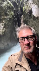 Winterimpression mit Schauspieler und Hund N° 1"