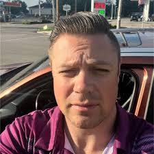 Leslie Krueger's Instagram, Twitter & Facebook