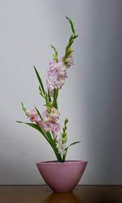 Beautiful Gladiolus Flower Arrangements For Home Decorations 25 Ikebana Flower Arrangement Flower Arrangements Church Flower Arrangements