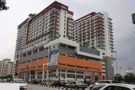 Although the area is bustling with business expatriates, students and young executives, the condominium itself is rather quiet and vacant. Ritze Perdana 2 Hotel Kampong Bukit Lanjan Malaysia Overview