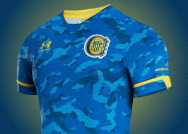 Under armour lanzó la nueva camiseta de rosario central, que los futbolistas canallas usarán por primera vez este viernes por la noche ante huracán, en el gigante de arroyito, en la. Tercera Camiseta Under Armour De Rosario Central 2021