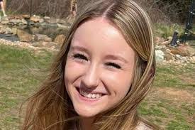 Krista Cantrell's Instagram, Twitter & Facebook