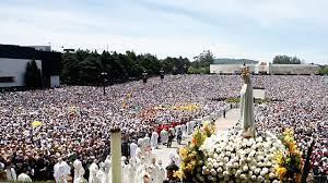 El santuario de fatima está situado en la localidad del mismo nombre, fátima, es un complejo formado por varios edificios y monumentos relacionados con las apariciones de la virgen de fatima. Santuario De Nossa Senhora De Fatima Www Visitportugal Com