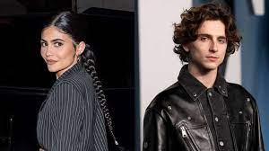 Kylie Jenner é flagrada chegando na casa de Timothée Chalamet