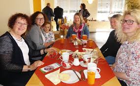 Infolge ihrer brustkrebserkrankung ist gerlinde kretschmann, die ehefrau. Die Ehefrau Des Ministerprasidenten Winfried Kretschmann Gerlinde Kretschmann War Zu Gast Beim Frauenfruhstuck Fotos Grimm Schwarzwalder Bote