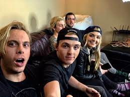 wp_cam_builder category=m cams=3 site=1 wp_cam_builder category=male cams=3 site=15… Ryland Lynch On Twitter I Couldn T Be Happier That I M Stuck With These 4 For The Rest My Life Nationalsiblingday