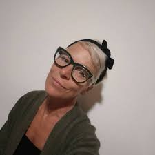 Nello Licone occupa abusivamente un appartamento a Terzigno (Napoli). Era  ospite dell'inquilino morto 3 anni fa e da allora rimane lì senza averne  alcun titolo! Non solo: si fa concedere gli arresti