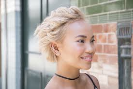 Curling short hair with flat iron has never been easier, follow these steps and you will fall in love then, take a small section of your hair and wrap it around the curler, taking it away from the face. How To Curl Short Hair An Easy Step By Step Tutorial