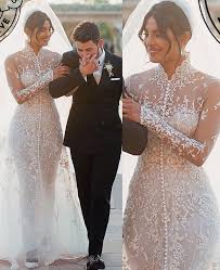 Priyankachopra S Ralphlauren Wedding Dress Took 1 826 Hours To Make Priyanka Chopra Wedding Wedding Dresses Wedding Dresses Lace