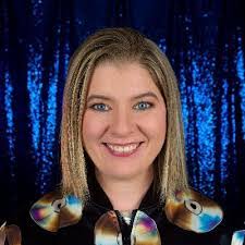 Colette Robbins's Instagram, Twitter & Facebook