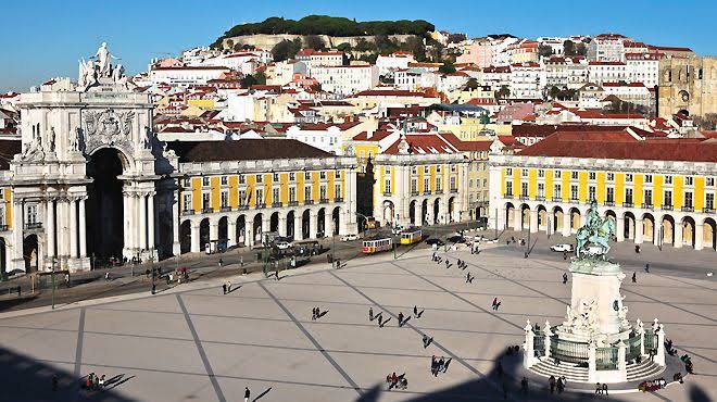 Resultado de imagem para praça do comercio em lisboa