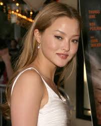 Dec 18 — Iris and Amanda fly out to swap homes for 2 weeks! The feminine  urge to fly out of the city and run from my problems 🏃🏻‍♀️✨ • The Holiday  (2006)