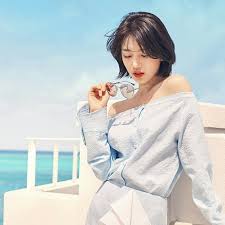 Style rambut pendek perempuan korea. 12 Model Rambut Pendek Ala Artis Korea Agar Terlihat Lebih Muda Updated 2021 Bukareview
