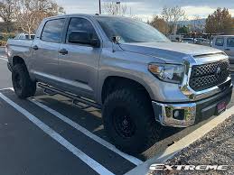 The tire size for your toyota tundra depends upon the year of manufacturer. 2018 Toyota Tundra 18x9 5 Black Rhino Wheels 35x12 5r18 Toyo Tires 3 Inch Leveling Lift