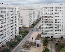 Le Grand Ensemble La Caravelle A Villeneuve La Garenne 92 Hauts De Seine Architecte Jean Dubuisson Rehabilite Par L Architec