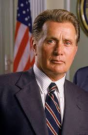 Simoni in den ruhestand verabschiedet wurde jutta kammann: Martin Sheen Jung Thinking Meme