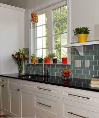 Continuing the granite of the countertop up into the backsplash of the corner makes for a striking visual against the cabinets and better showcases the gorgeous patterning in the granite. Pin On Home Decor
