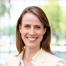 Eva Maria Cronjaeger, Senior Associate