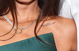 Aunque los estudios de tatuajes en otros estados cerraron solo durante unos meses, mitchell le dijo a cnn que el suyo se vio obligado a cerrar por un total de 10 meses durante el transcurso de la pandemia. Megan Fox Is Really Happy With New Ink Dedicated To Machine Gun Kelly Her Tattoo Artist Reveals Art Digest
