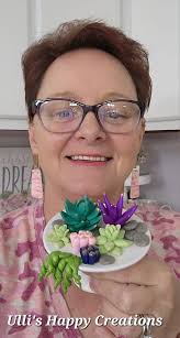 Using gravity to shape a succulent