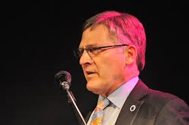 File:Pete Holmes at roast of Dominic Holden 04.jpg