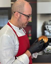 On partage le pain et la parole ! Découvrez l'histoire de Frédéric Antunes,  entrepreneur mais avant tout artisan. D'ouvrier à patron, les concours, la  gestion de 5 boulangeries : Il nous raconte !