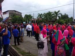 Dengan mempergunakan hak memungut hasil hutan secara sah tidak dengan sendirinya diperoleh hak milik atas tanah itu. Prk Pengkalan Kubor Ribuan Penyokong Bn Pas Berhimpun