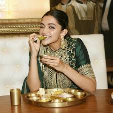 Celebrating Success Of Padmavaat Deepikapadukone Deepika Padukone Style Deepika Padukone Dipika Padukone