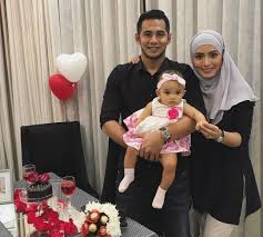 Fizo omar berangkat ke mekah tunaikan ibadah haji. Sudah Bertemu Dengan Peguam Bahtera Fizo Omar Dan Mawar Karim Hadapi Krisis Erin Sakura News