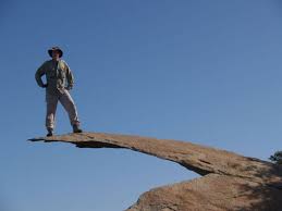 Este foarte periculos să locuiești aici. Pare Cel Mai Periculos Loc Din Lume Dar ToatÄƒ Lumea Vrea O Fotografie Aici Vezi Motivul