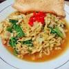 Cara membuat mie nyemek yang lezat mie nyemek ini sangat enak kalau disantap hangat trus pedas, dan apalagi kalau pada saat sajikan hangat taburi benarkah nasi lebih sehat dan lebih cepat bikin gemuk? 1