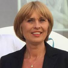 Pe 10 iunie 1997, laurențiu şi mariana deveneau părinţii unei fiice, micuță pe care au decis să o numească ana lisa cristina reghecampf. Mariana Pfeiffer Fosta DoamnÄƒ Reghecampf Am FÄƒcut Dragoste In Subsol Intr O CamerÄƒ In Care CÄƒlcam CaÅ£avencii