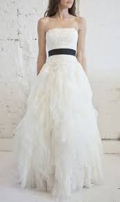 Nearlynewlywed Com Designer Wedding Dresses That Can Be Rented Eliza Wedding Dress Wedding Dresses Vera Wang Tulle Wedding Dress