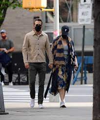 Maybe you know about blake lively very well but do you know how old and tall is she, and what is her net worth in 2021? Blake Lively And Ryan Reynolds Out In New York 04 28 2021 Hawtcelebs