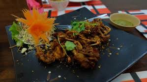 Umumnya saudara kita yg nonmuslim memahami bahwa halal=tidak ada babi, padahal bukan hanya itu kriteria halal. Kai Tod Deacha Rekomendasi Restoran Halal Di Hat Yai Thailand