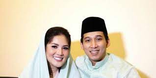 Sidang mediasi perceraian nindy ayunda dan askara parasady harsono yang seharusnya digelar ikuti update perceraian nindy ayunda dari pengadilan agama jakarta selatan, rabu (3/2) hanya di. Detik Detik Suami Nindy Ayunda Ditangkap Polisi Karena Narkoba Dream Co Id