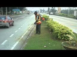 Ganti rugi cermin kereta pecah mesin rumput. Cermin Kereta Anda Pecah Terkena Batu Masa Orang Potong Rumput Kereta Sewa Setia Alam