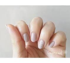 短い爪でも楽しめるよ 大人かわいいショートネイルのデザイン集 キナリノ 刺繍 ネイル ネイル 初夏ネイル