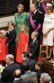 Find the perfect prinz emmanuel von belgien stock photos and editorial news pictures from getty images. Konigin Mathilde Von Belgien Hinten Links Und Konig Philippe Von Belgien Hinten Rechts Grussen Das Volk Zusammen Mit Ihren Kindern Vorne Von Links Prinzessin Eleonore Prinz Gabriel Prinzessin Elisabeth And Prinz Emmanuel
