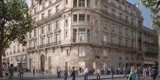 This area is characterized by its namesake avenue which extends northwest from the louvre to the modern business district, punctuated by the iconic arc de triomphe. Apple Ouvrira Son Plus Grand Magasin En France Sur Les Champs Elysees En Novembre