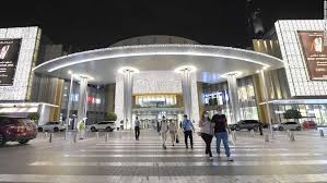It has a total retail floor area of 502,000 square metres (5,400,000 sq ft). Keeping Shoppers Safe At One Of The World S Busiest Malls Cnn