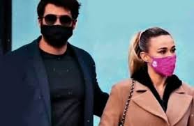 Sulla guancia in una foto e galantemente sulla mano in un'altra. Can Yaman E Diletta Leotta Fine Di Un Amore Ecco Perche Torresette