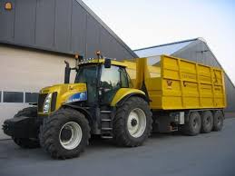 Materieel Tractor + carrier New Holland T 7070 met silage kipper ...
