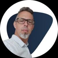 300+ perfiles de «Aaròn»