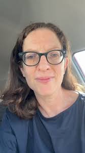 מנהלי ומנהלות מוצר עם חמש שש שבע שנות ניסיון, נמצאים בפוזיציה לא פשוטה  בכלל. מצפים מהם לעשות חשיבה יותר ארוכת טווח, אסטרטגית, לשאול שאלות מעמיקות  ולמצוא פתרונות, אבל גם לנהל את היום יום ולהיות בפרטים. ...